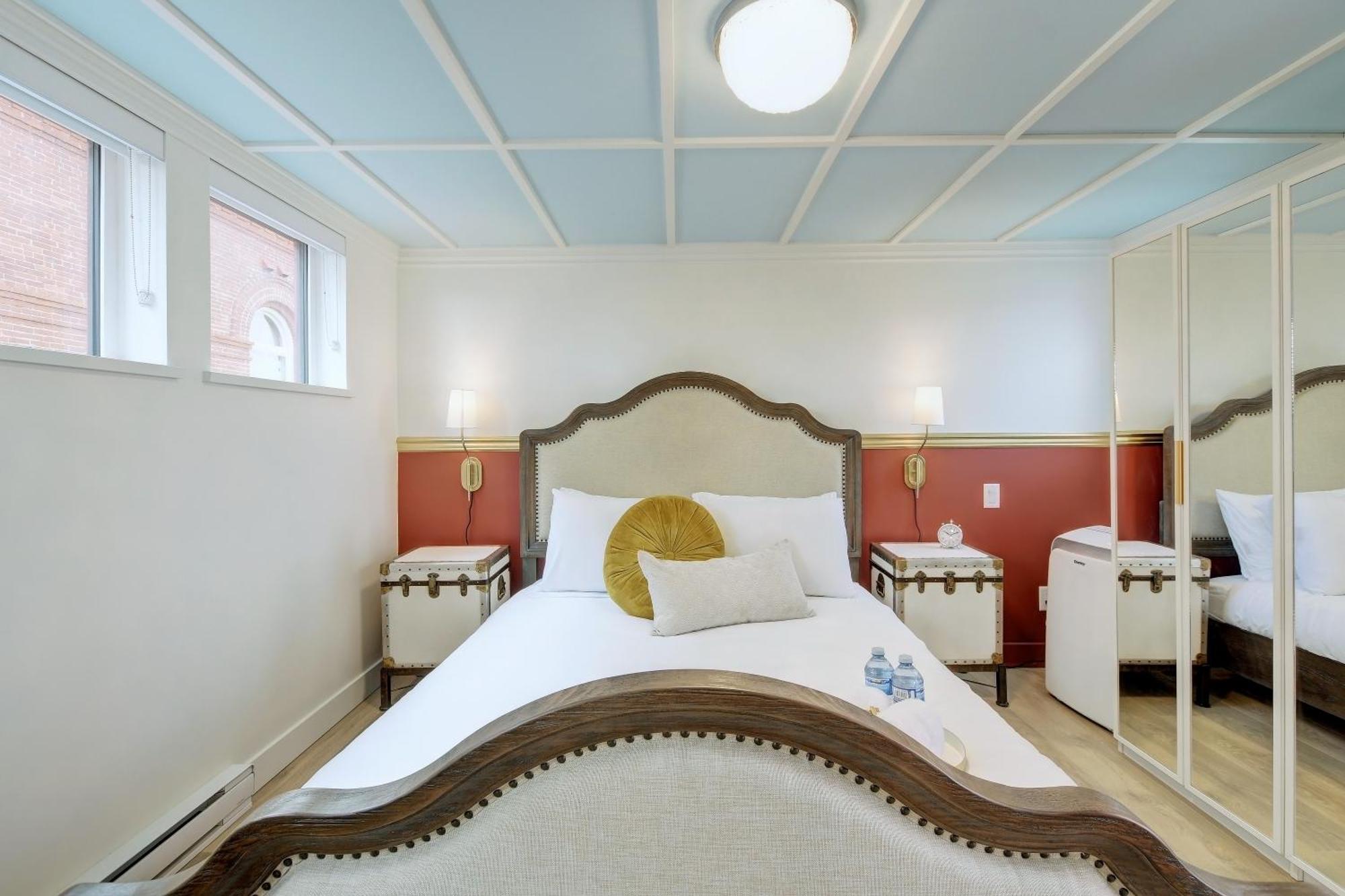 Victoria'S Parliamentary Suite With Private Rooftop Patio & Harbour View ภายนอก รูปภาพ