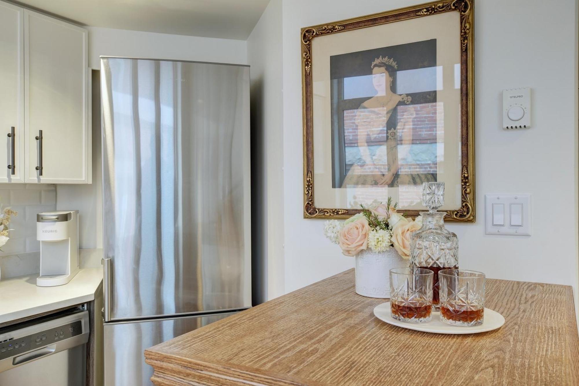 Victoria'S Parliamentary Suite With Private Rooftop Patio & Harbour View ภายนอก รูปภาพ