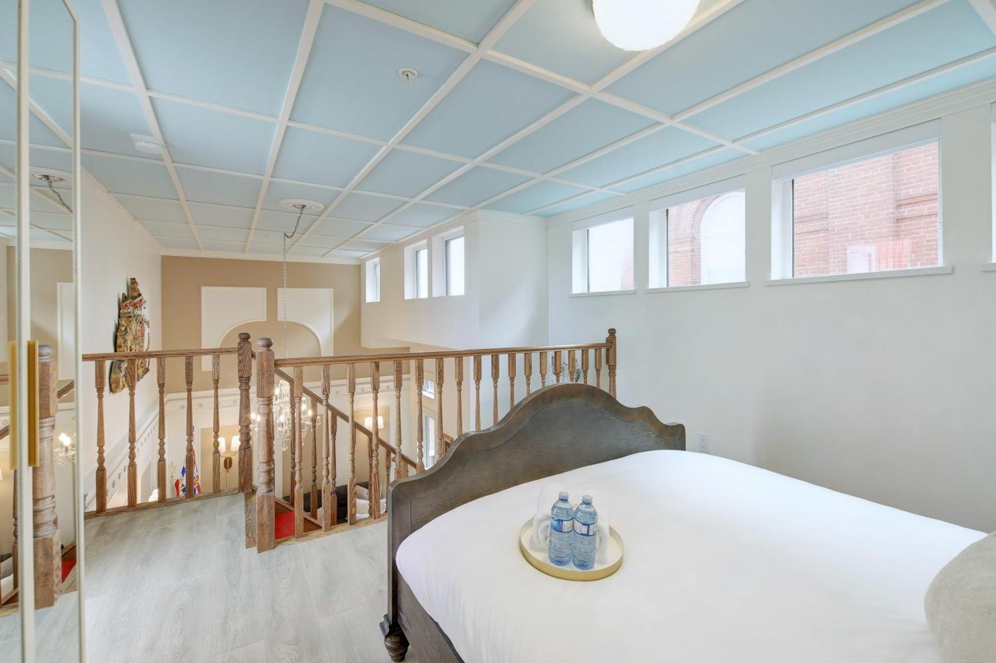 Victoria'S Parliamentary Suite With Private Rooftop Patio & Harbour View ภายนอก รูปภาพ