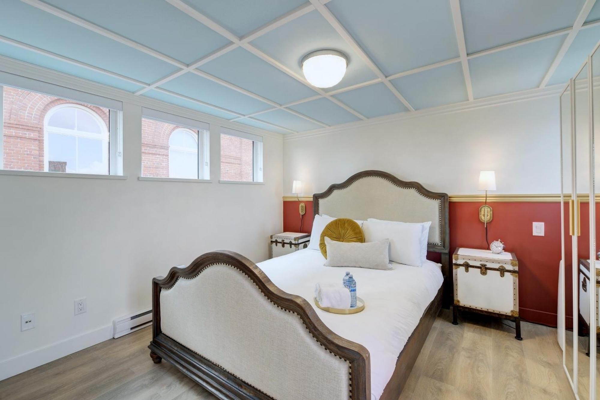 Victoria'S Parliamentary Suite With Private Rooftop Patio & Harbour View ภายนอก รูปภาพ