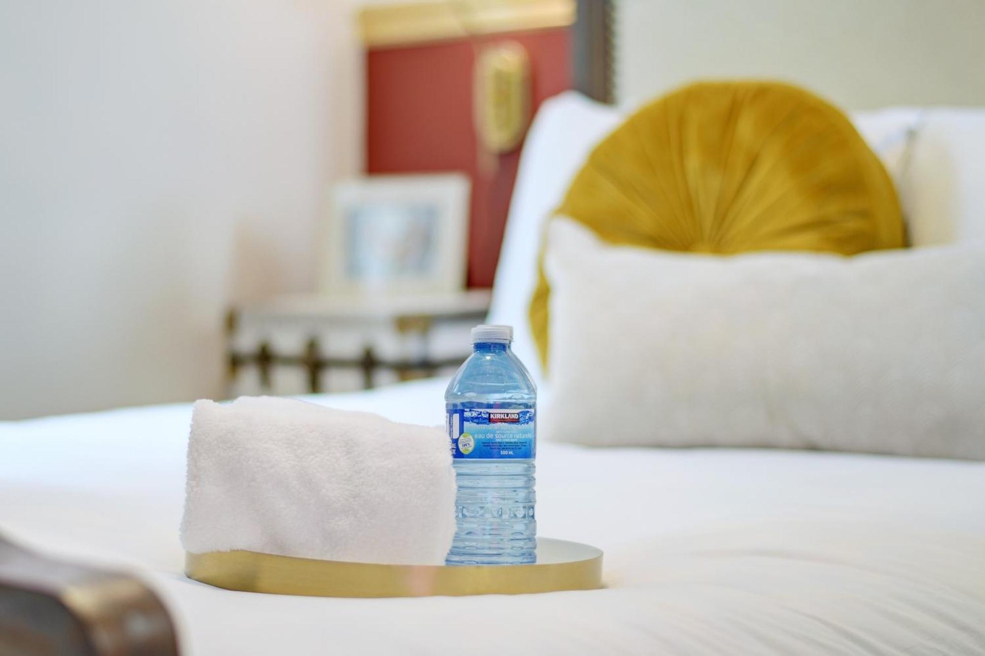 Victoria'S Parliamentary Suite With Private Rooftop Patio & Harbour View ภายนอก รูปภาพ